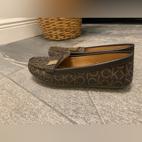 CALVIN KLEIN Womens Brown Moc Toe Lisa Round Toe Slip On Loafers Shoes size 7.5 - Picture 1 of 8